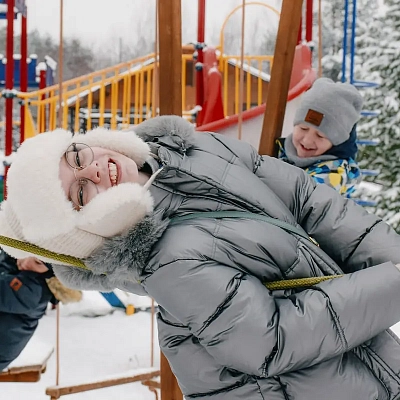 Зимние игры на детской площадке